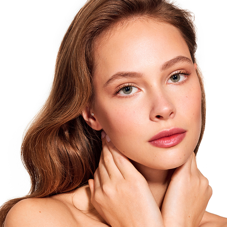 Zašto milenijalci izgledaju mlađe u istoj dobi nego Gen Z danas i kakve to ima veze s kožom i estetskom medicinom?