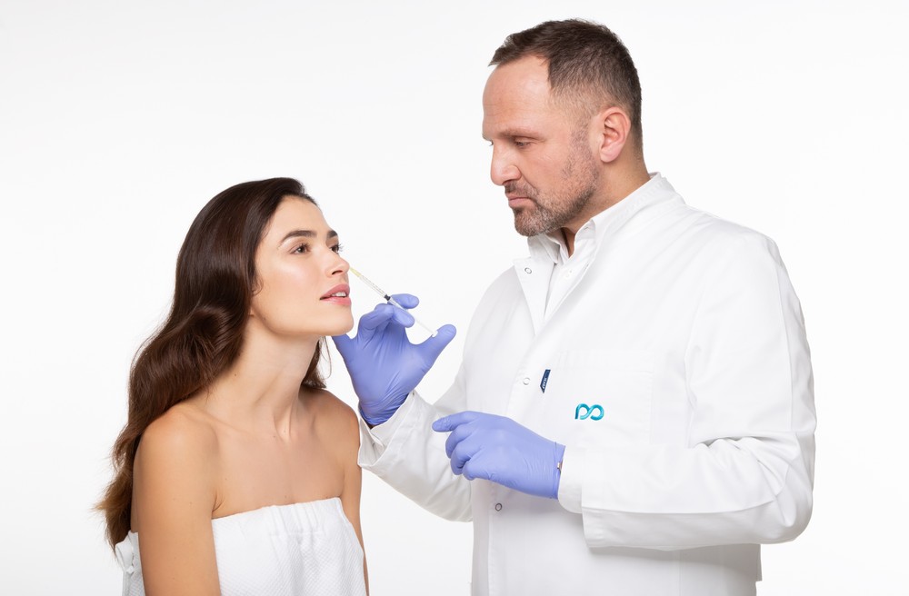 Igla ili kanila? Što je bolje za injektiranje hijaluronskih dermalnih filera?